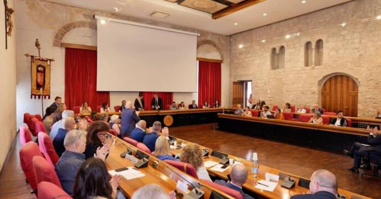 CONSIGLIO%20COMUNALE-U03707234608TLP-1440x752@IlSole24Ore-Web.JPG
