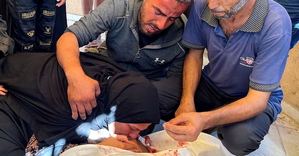 ガザ：学校へのイスラエルの空中攻撃、少なくとも30人の犠牲者