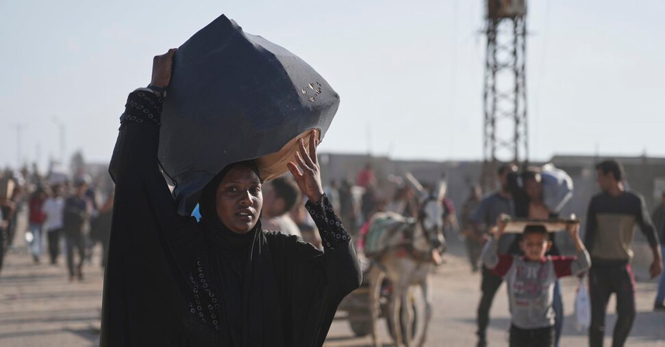 Gaza, caos nella distribuzione di aiuti ai palestinesi. L’Idf spara colpi di avvertimento, almeno tre feriti
