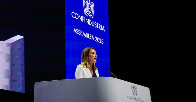 La presidente del Parlamento europeo, Roberta Metsola, in occasione dell'Assemblea di Confindustria a Bologna, 27 maggio 2025.