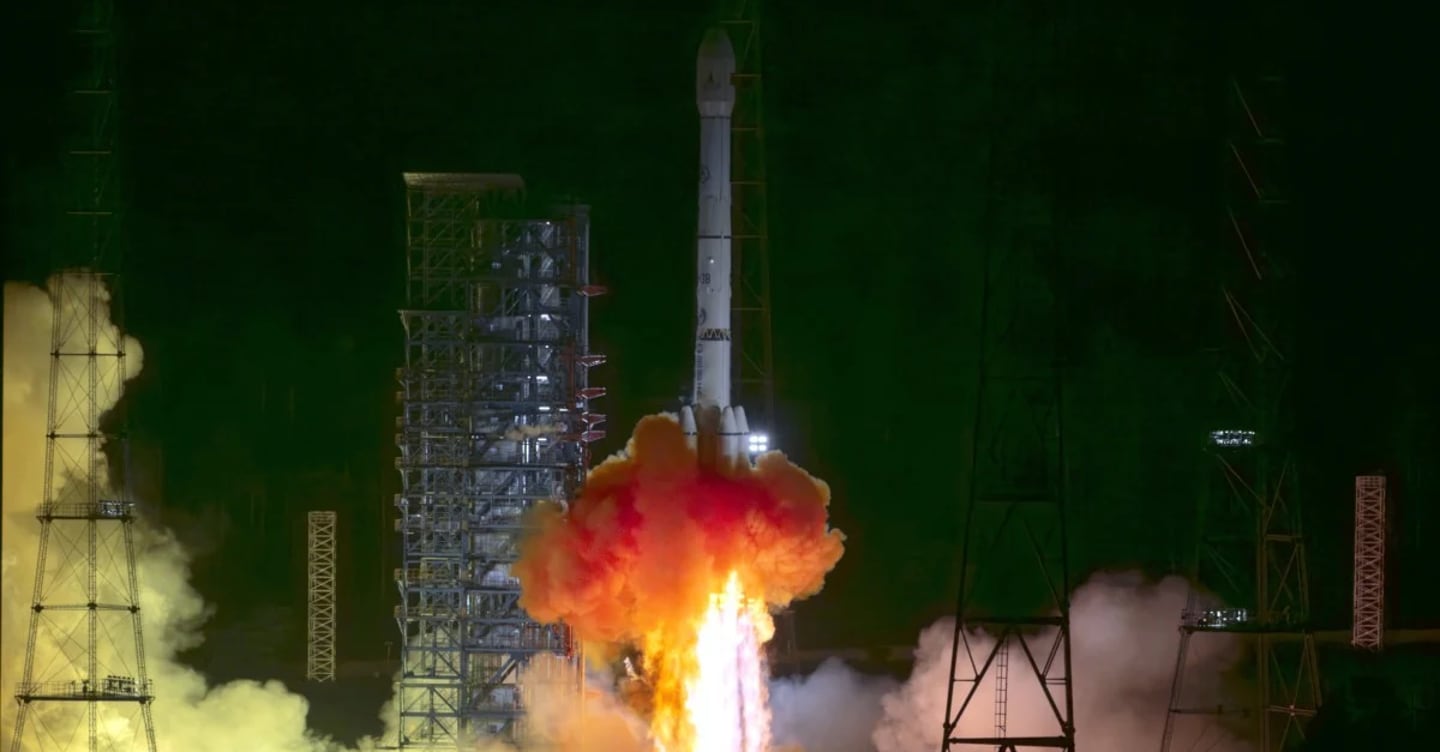 La Cina nello spazio per raccogliere pezzi di asteroidi e studiare una cometa