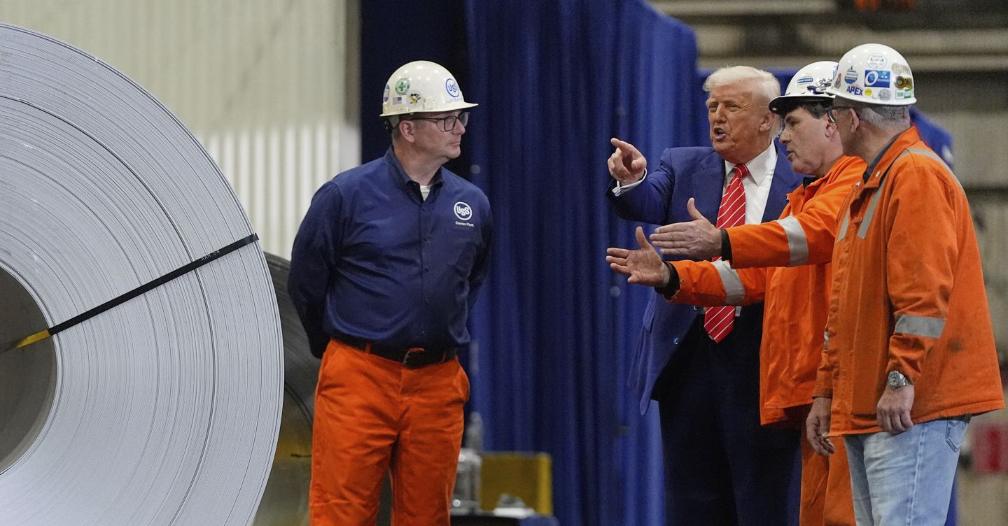 La reazione Ue: «I dazi di Trump al 50% sull’acciaio minano i negoziati»