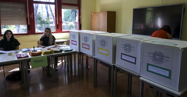Seggio elettorale Referendum (Imagoeconomica)
