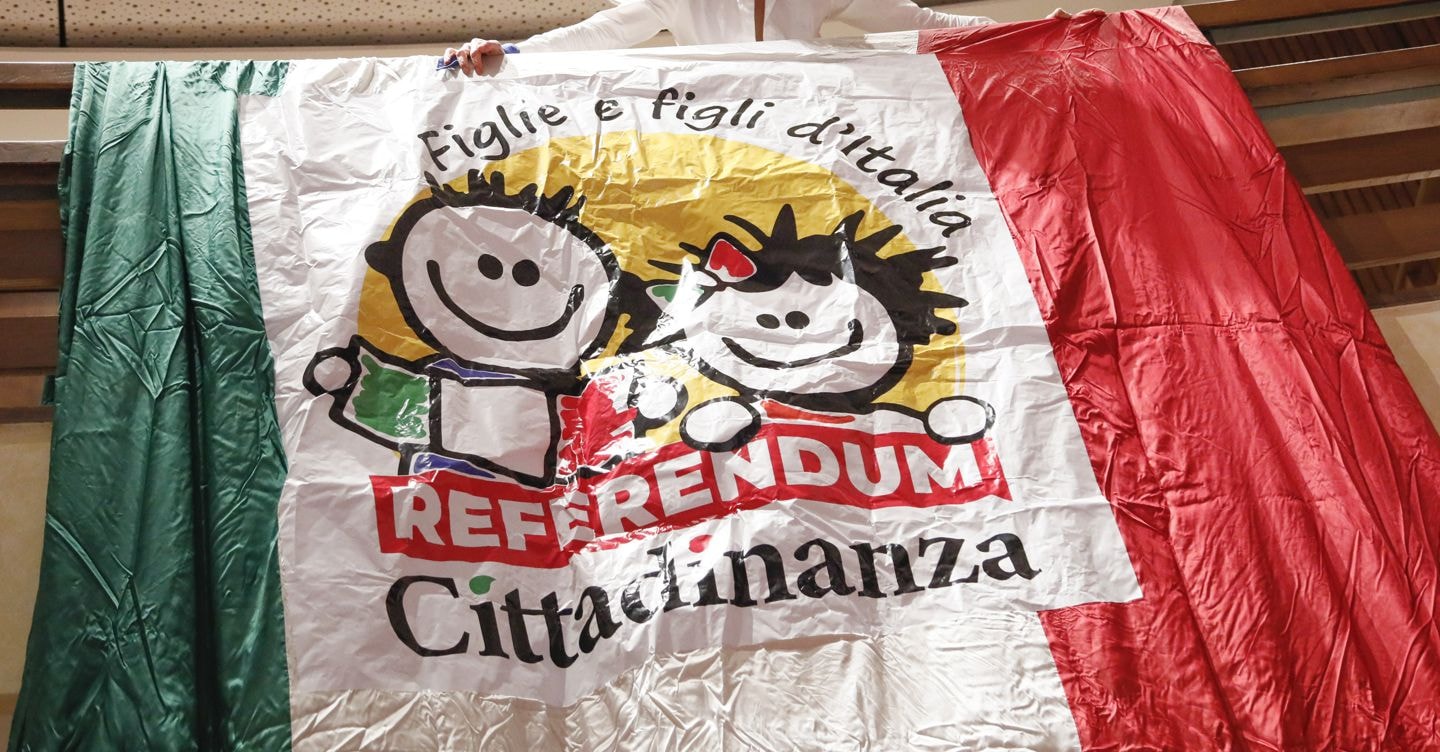 Referendum, dimezzare i tempi per diventare cittadini italiani