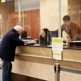PRESENTAZIONE  DEL SERVIZIO PASSAPORTI PRESSO GLI UFFICI POSTALI FILA POSTAMAT CASSA ATTESA POSTE ITALIANE SPORTELLI SPORTELLO