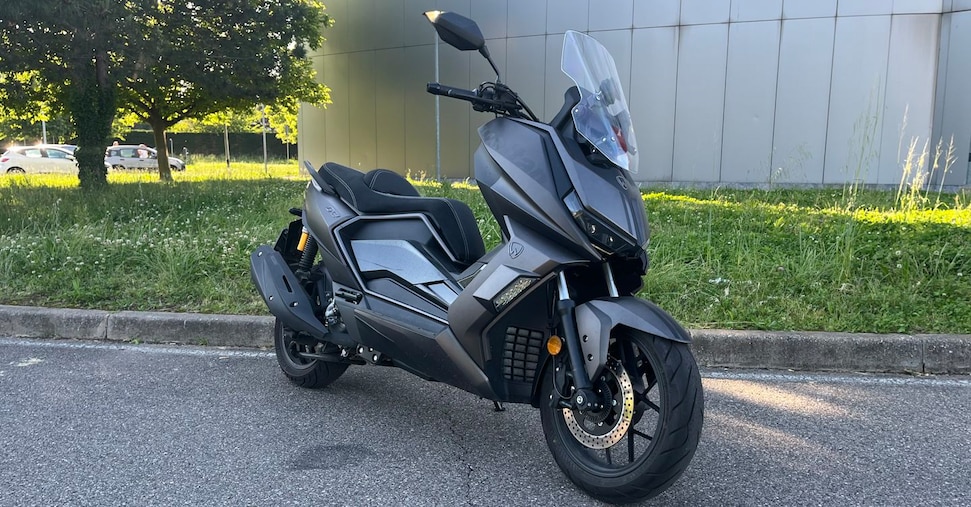 Wottan Motor Gt2 300, la prova su strada dello scooter spagnolo che sfida Honda Sh350 e Piaggio Beverly