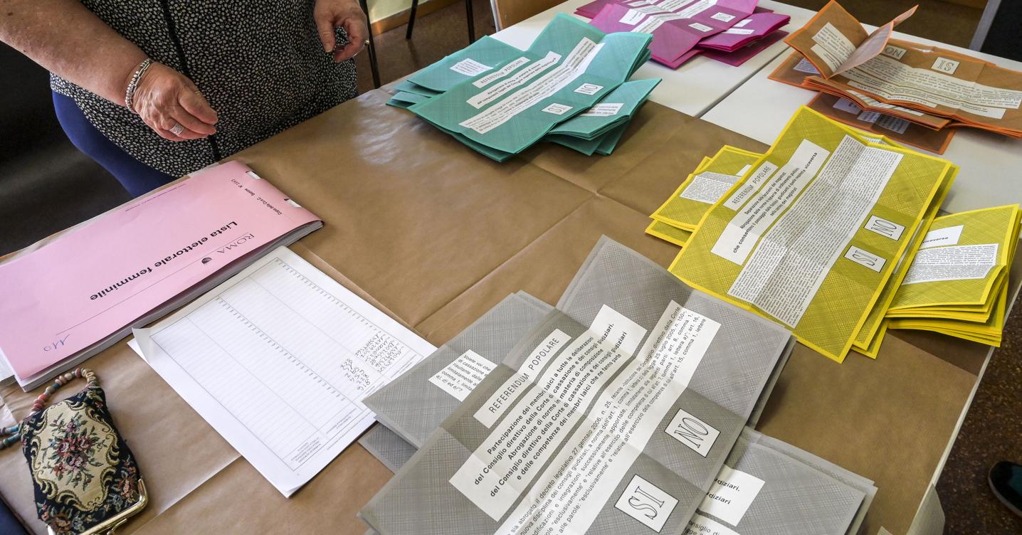 Referendum, l’elettore che non ritira la scheda è considerato non votante