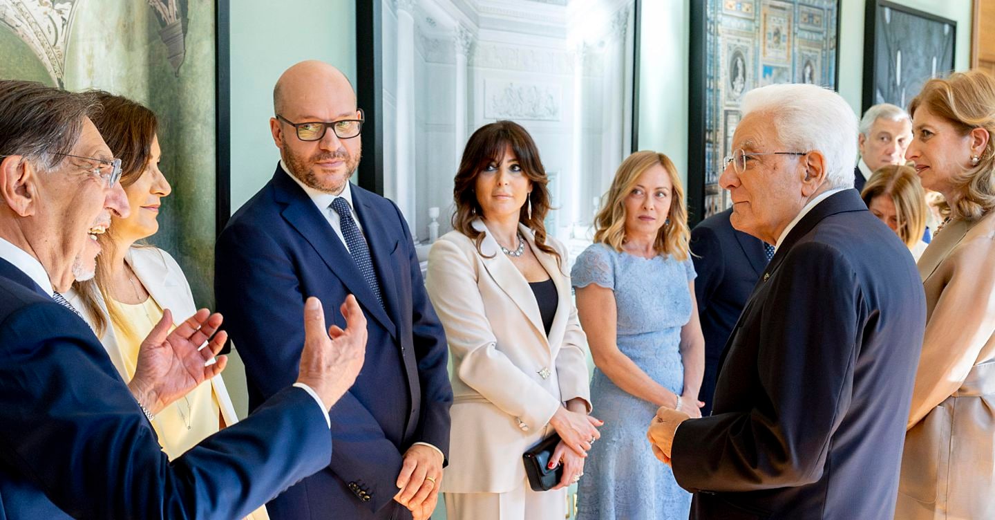 Il ricevimento al Quirinale: in fila per parlare con la premier