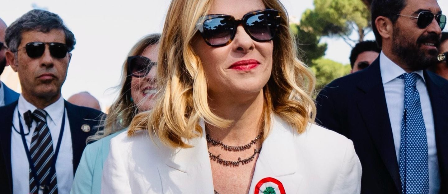 Professore sospeso dopo minacce alla figlia di Meloni tenta suicidio