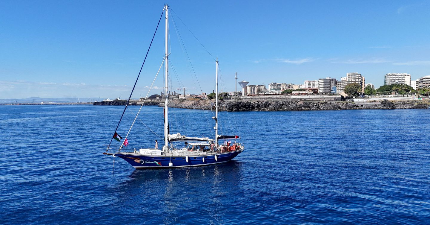 Gaza, Israele abborda la nave umanitaria Madleen. A bordo Greta Thunberg
