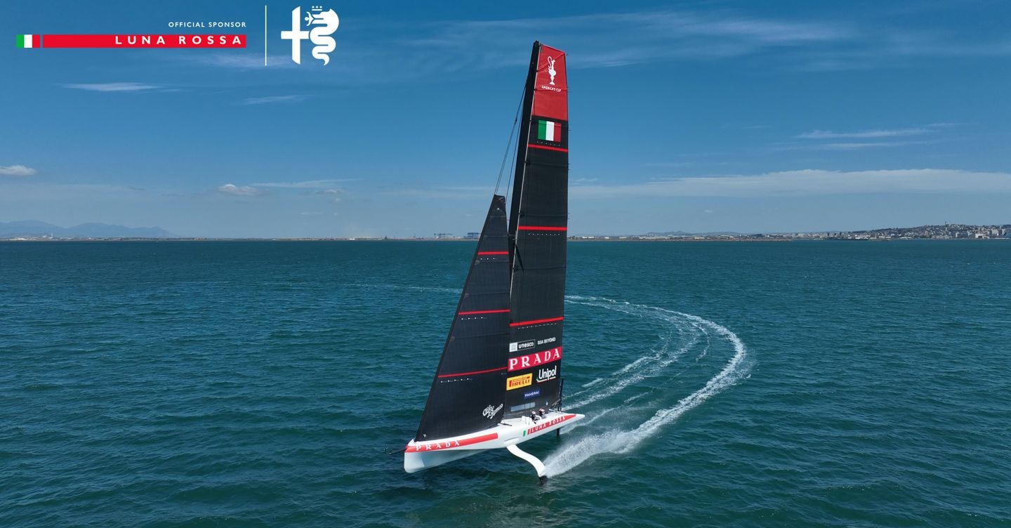 https://i2.res.24o.it/images2010/S24/Documenti/2025/06/10/Immagini/Ritagli/Alfa%20Romeo%20Official%20Sponsor%20of%20Luna%20Rossa-U62326835602sCc-1440x752@IlSole24Ore-Web.jpg