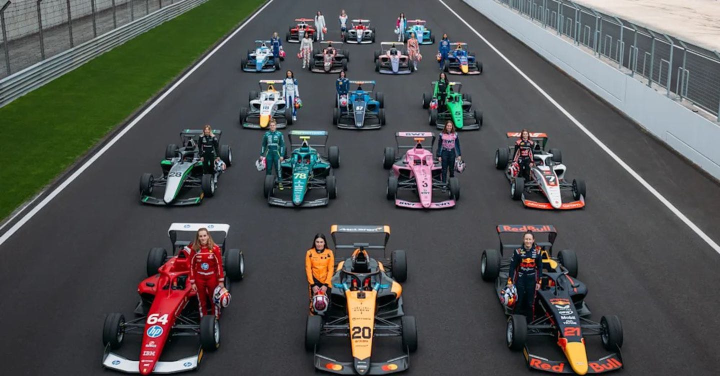 https://i2.res.24o.it/images2010/S24/Documenti/2025/06/11/Immagini/Ritagli/F1academy-U17238870847beX-1440x752@IlSole24Ore-Web.jpg