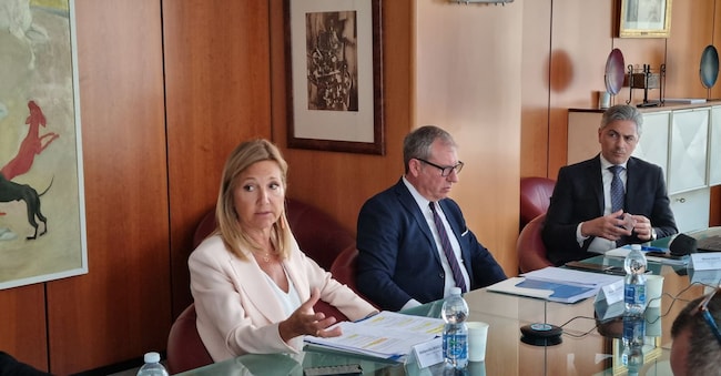 Antonella Magliocco, direttrice della Sede di Roma di Banca d’Italia, Marco Gallo (destra), capo della Divisione Analisi e ricerca economica territoriale e Massimiliano Bolis, vice capo della stessa Divisone