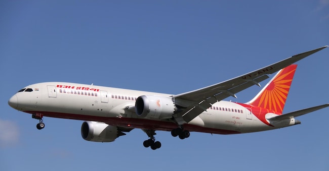 Un aereo della Air India all'aeroporto di Heathrow, Londra , 14 aprile 2014. ANSA 