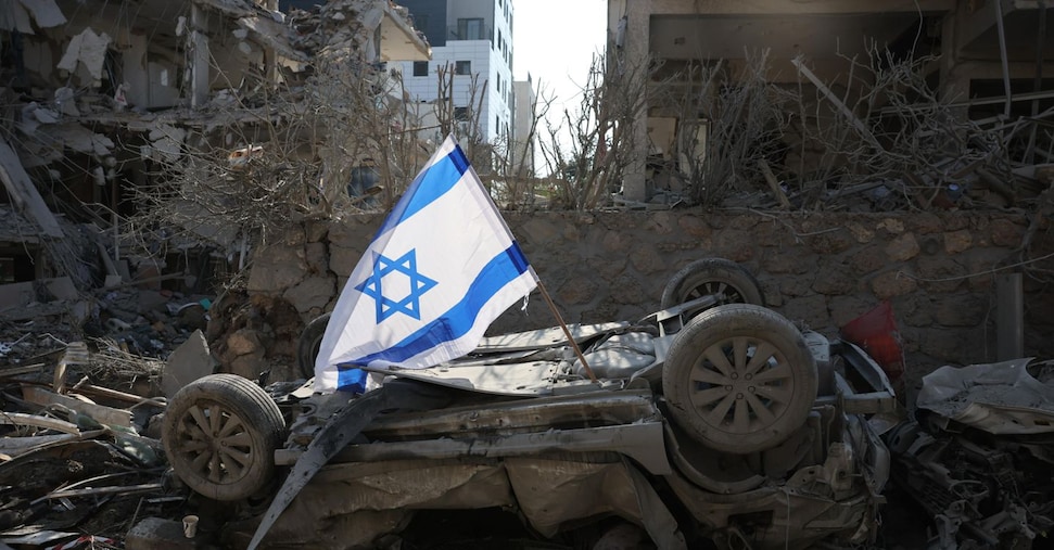 Israele-Iran, notte di attacchi incrociati. A Teheran colpito il quartiere di Khamenei. Tra Tel Aviv e Gerusalemme 3 morti e 80 feriti