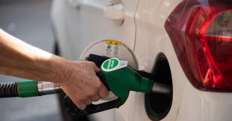 Israele-Iran, con la guerra la benzina torna sopra quota 1,7 euro a litro