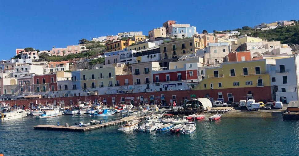 Tra gli anfratti di Ponza inseguendo miti e leggende