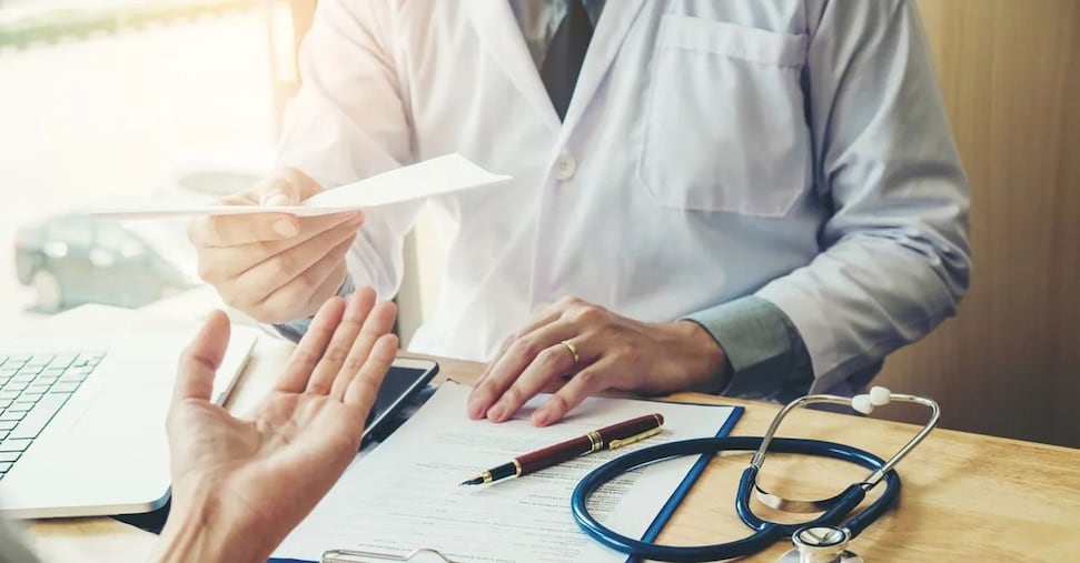 «Basta certificati medici o arrivano sanzioni». La Regione Campania avvisa i docenti dopo il boom di defezioni per la Maturità
