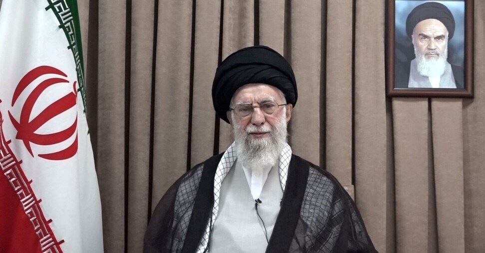 Cnn: terza portaerei Usa in Medio Oriente. Trump dubbioso su attacco: «Ora Iran vuole negoziare». Khamenei: «Gli Usa causeranno danni irreparabili»