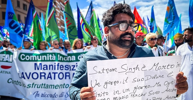 Manifestazione della comunità indiana di Latina contro il caporalato per la morte sul lavoro di Satana Singh. Latina 25 Giugno 2024. ANSA/CESARE ABBATE