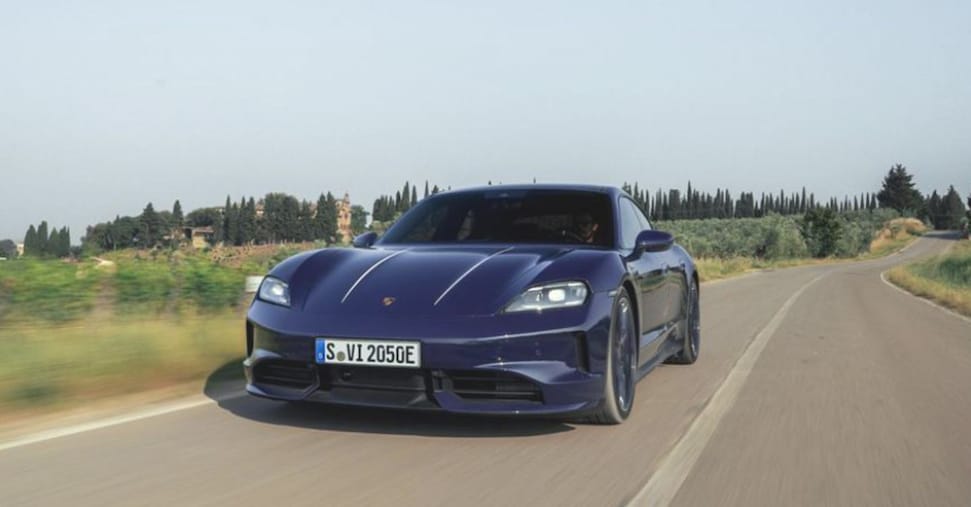 Porsche Italia celebra i 40 anni con una serie speciale di 911 Carrera 4 GTS e Taycan 4S