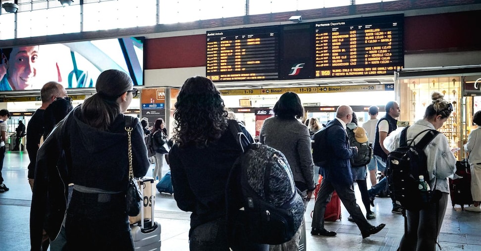 Trasporti verso un venerdì nero: a rischio treni, aerei e servizi locali Trasporti verso un venerdì nero: a rischio treni, aerei e servizi locali