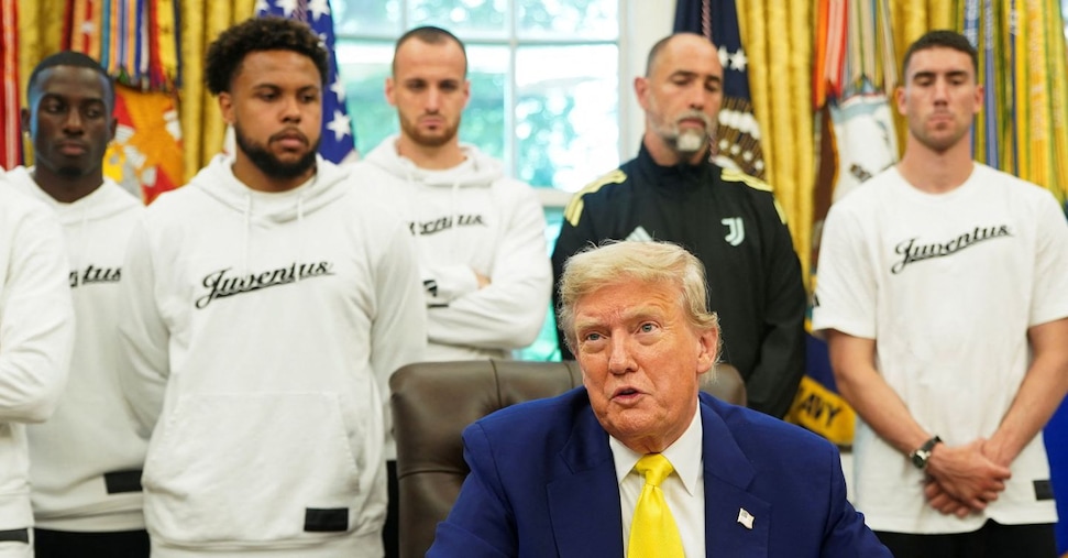 Trump riceve la Juventus allo Studio Ovale: sembra un meme ma non lo è