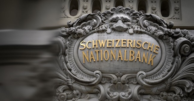A picture taken on April 28, 2020 in Bern shows a sign at the Swiss National Bank (SNB BNS) headquarters in the Swiss capital Bern, amid the COVID-19 outbreak, caused by the novel coronavirus. (Photo by Fabrice COFFRINI / AFP)