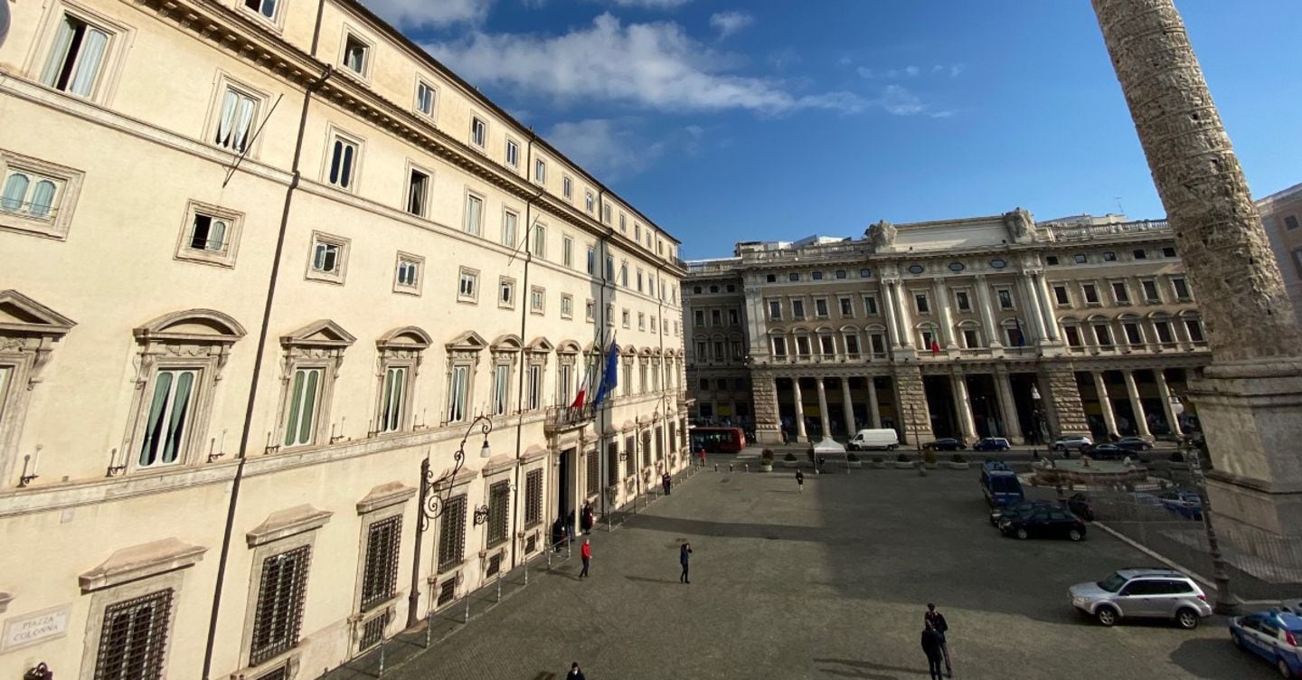 https://i2.res.24o.it/images2010/S24/Documenti/2025/06/20/Immagini/Ritagli/Imagoeconomica_1684899-palazzo-chigi-goversno-sede-U65632058126NhY-1440x752@IlSole24Ore-Web.jpg