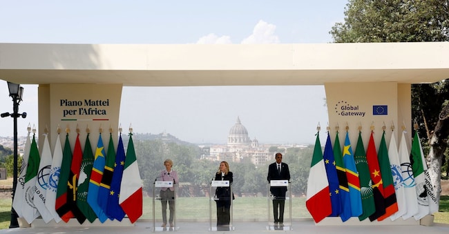 Ursula von der Leyen, Giorgia Meloni e Mahmoud Ali Youssouf 