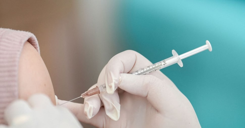 Vaccini Covid: 36 decessi nel 2023 ma la correlazione non è stata mai provata