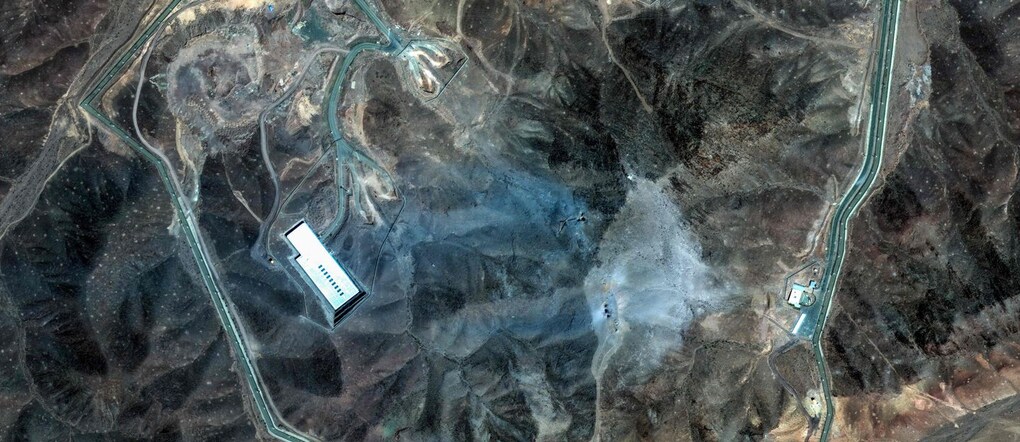 Una panoramica dell’impianto iraniano di arricchimento del combustibile di Fordow (FFEP) dopo i raid aerei statunitensi (Photo by Satellite image ©2025 Maxar Technologies / AFP)