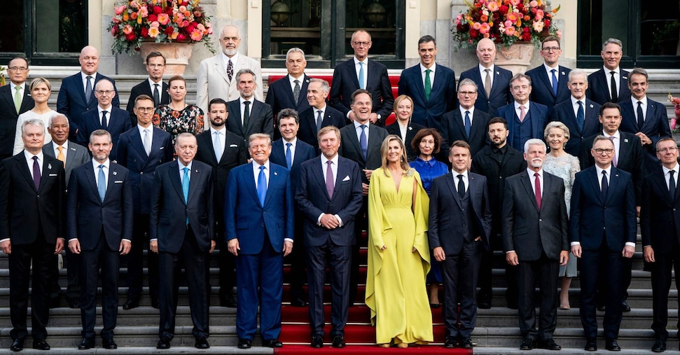 Vertice Nato: alla cena reale lungo colloquio tra Meloni e Trump
