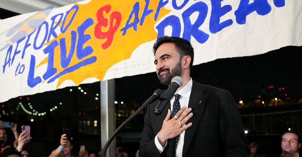 Chi è Zohran Mamdani, il nuovo volto della sinistra che ha conquistato le primarie Dem a New York