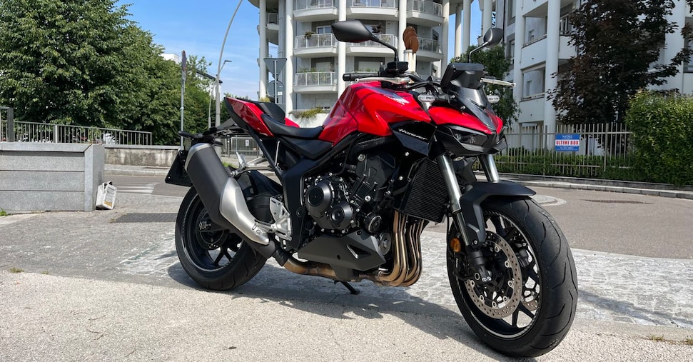Honda Cb1000 Hornet, come “punge” la maxinaked giapponese! Honda Cb1000 Hornet, come “punge” la maxinaked giapponese!