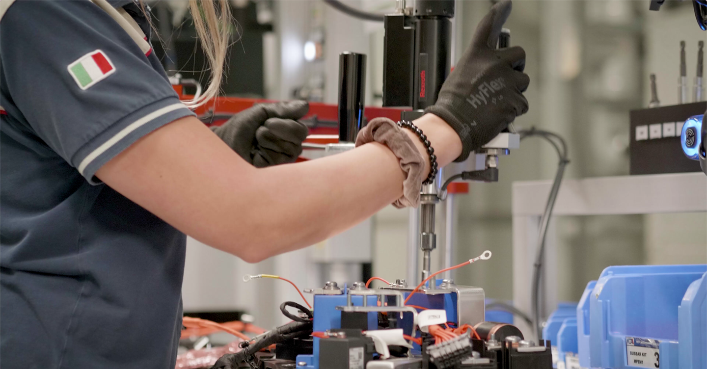 https://i2.res.24o.it/images2010/S24/Documenti/2025/06/27/Immagini/Ritagli/MTA_Assembly-Production_Codogno_3-U73136627760skU-1440x752@IlSole24Ore-Web.png