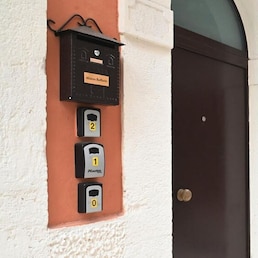immagine non disponibile