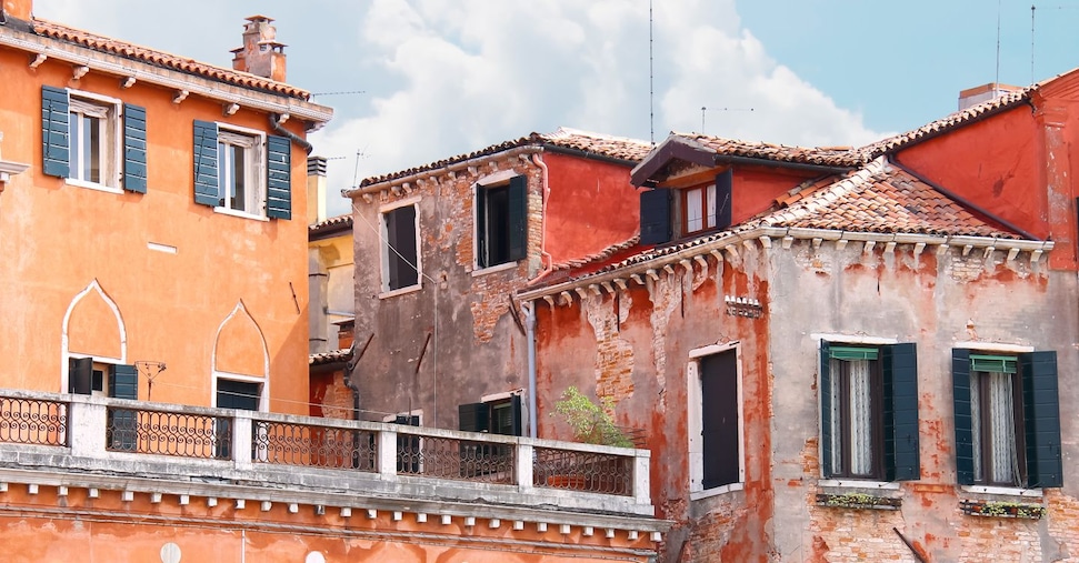 No alla vendita all’asta della casa familiare se alla base del debito c’è una clausola abusiva