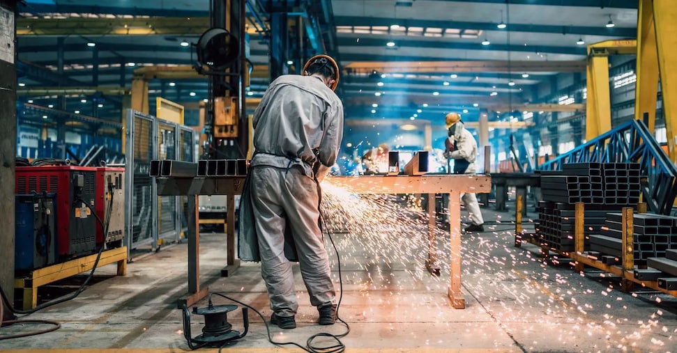 Istat, fatturato industria +1,5% ad aprile, +0,1% sull’anno
