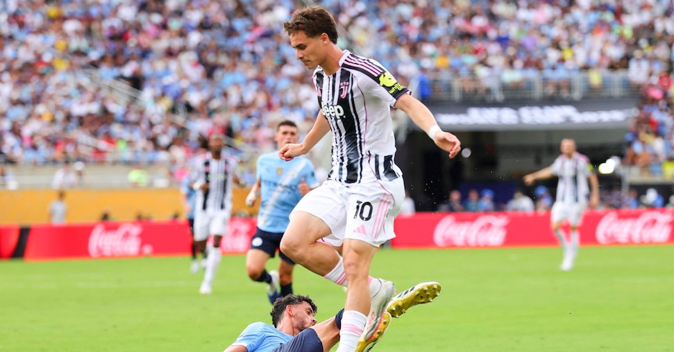 Il calcio ai tempi delle interviste sotto l’ombrellone. Domani la Juve contro il Real Madrid Il calcio ai tempi delle interviste sotto l’ombrellone. Domani la Juve contro il Real Madrid