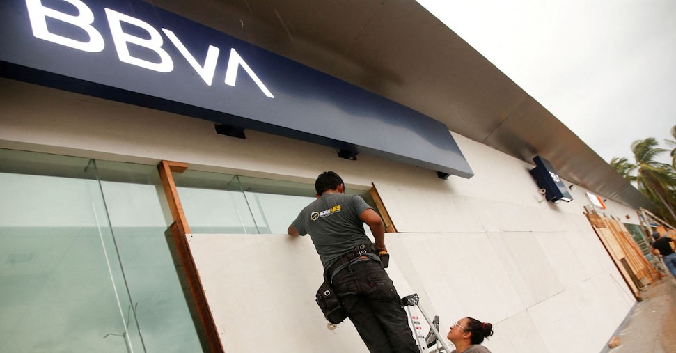 Bbva avanti tutta: l’Opa su Sabadell continua nonostante i paletti di Madrid