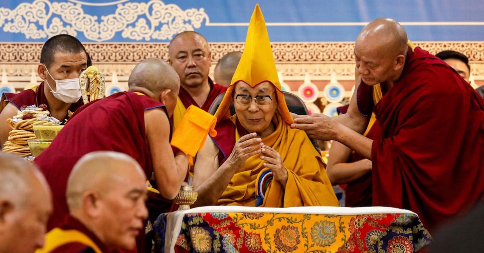 Il Dalai Lama compie 90 anni e avvia confronto interno sulla successione