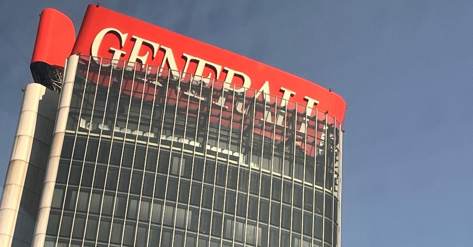 Collassa l’insegna Generali a City Life. L’azienda: «Torre Hadid messa in totale sicurezza»
