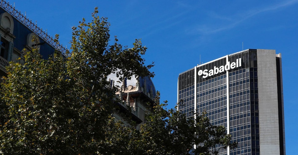 Sabadell, barricate contro Bbva: vende la controllata Uk, maxi cedola ai soci