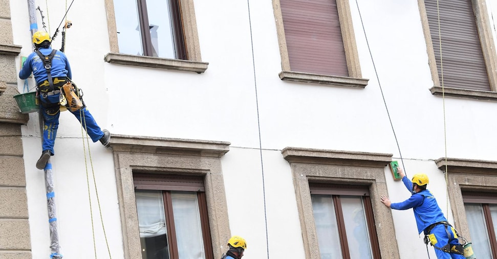 Non c’è usucapione sulle facciate dei palazzi, via i cartelloni pubblicitari
