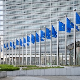 BERLAYMONT SEDE COMMISSIONE UE  BANDIERA  BANDIERE