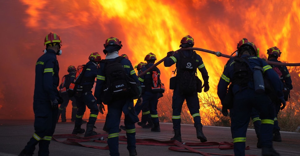 Emergenza incendi a Creta: numerose evacuazioni e notevoli sforzi per lo spegnimento