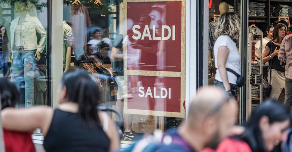 Al via i saldi estivi, occasione da 3,3 miliardi