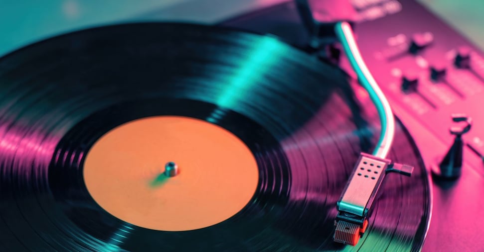 A cena al ristorante con un po’ di buona musica? Sì, ma rigorosamente su vinile