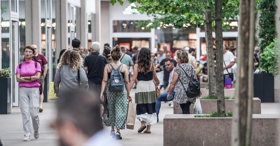 Saldi estivi al via da oggi: 6 persone su 10 comprano, spesa media 218 euro